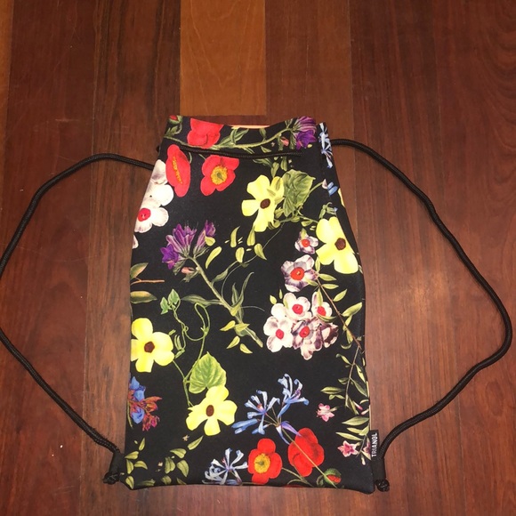 Triangle bathing suit! - Picture 2 of 3